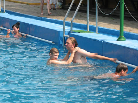 Celebi s TRDrakem v bazénu.

na fotce jsou: Celebi, TRDrak, voda