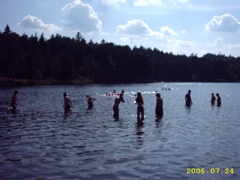BlackCharovo umělecké foto rybníka, kde jsme se koupali.

na fotce jsou: Rybník, siluety