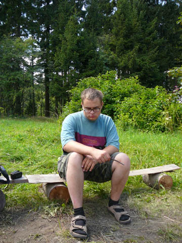 Lugiak sedí u táboráku.

na fotce jsou: Lugiak
